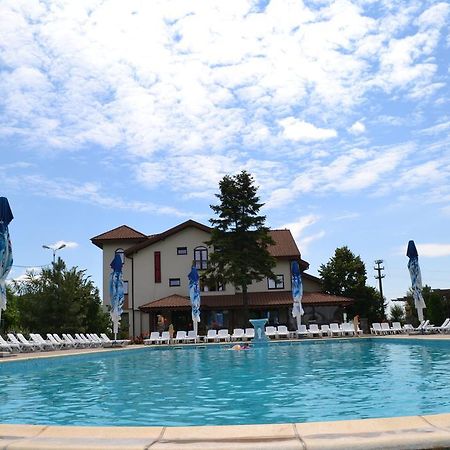 Hotel Doi Taurasi Afumati Екстер'єр фото