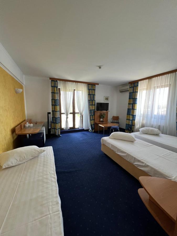 Hotel Doi Taurasi Afumati Екстер'єр фото
