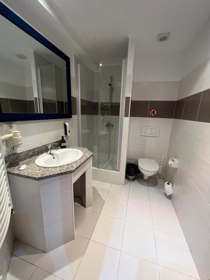 Hotel Doi Taurasi Afumati Екстер'єр фото