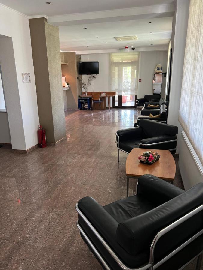 Hotel Doi Taurasi Afumati Екстер'єр фото