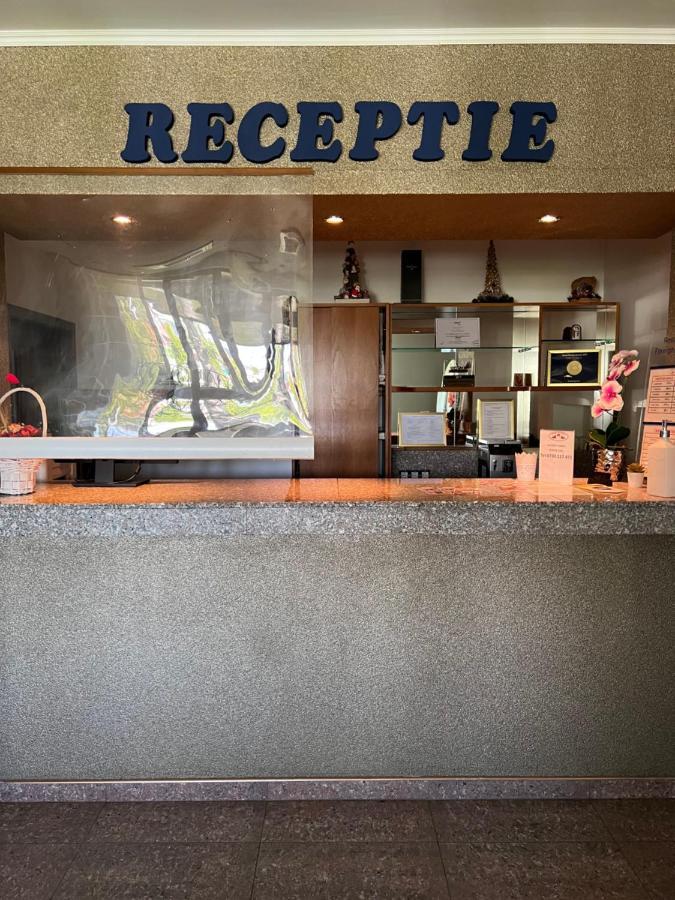 Hotel Doi Taurasi Afumati Екстер'єр фото