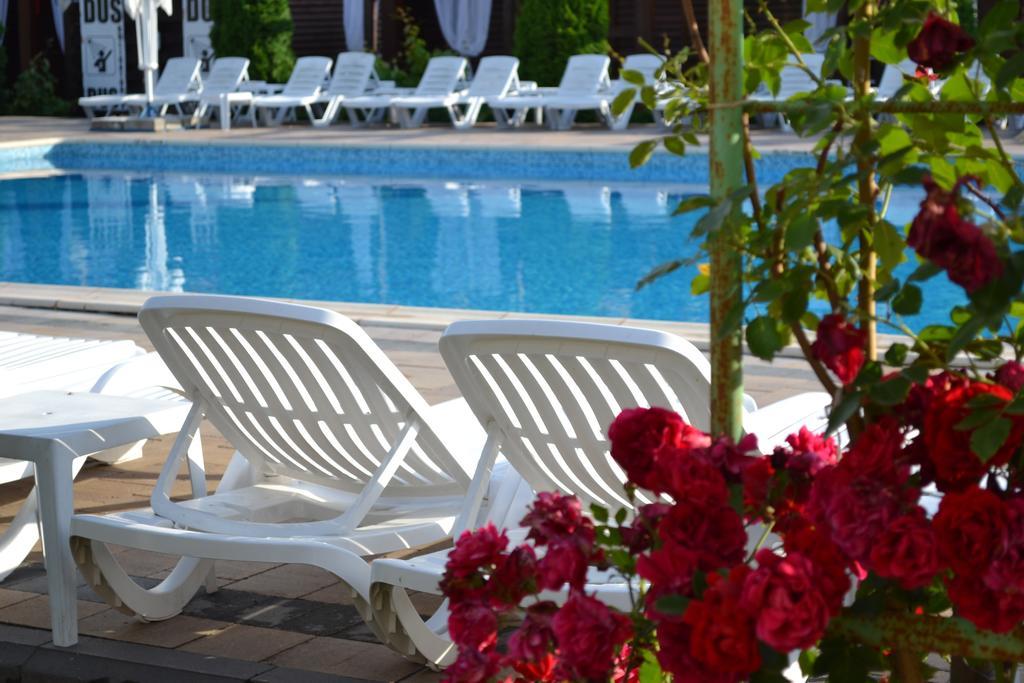Hotel Doi Taurasi Afumati Екстер'єр фото