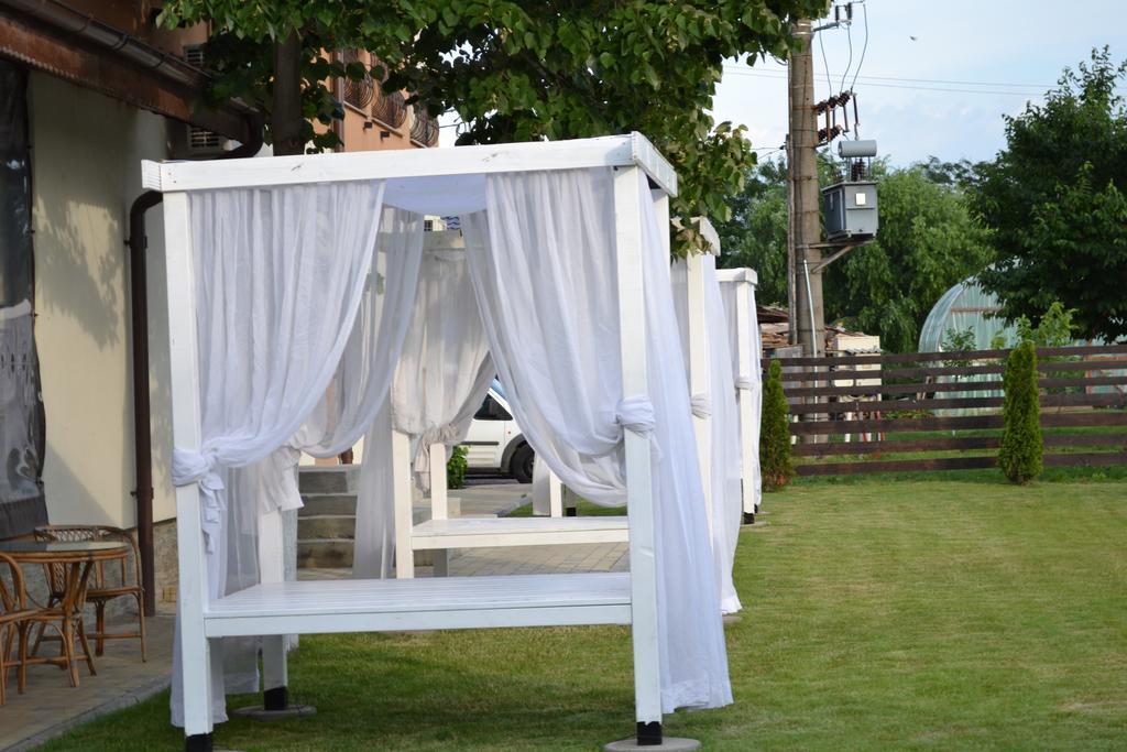 Hotel Doi Taurasi Afumati Екстер'єр фото