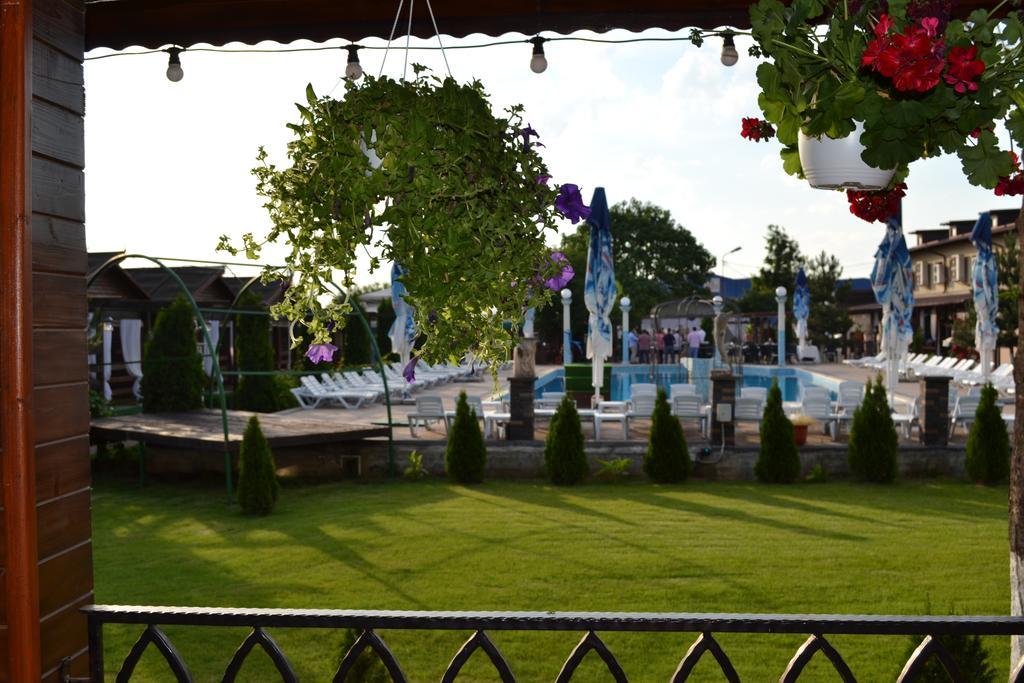 Hotel Doi Taurasi Afumati Екстер'єр фото