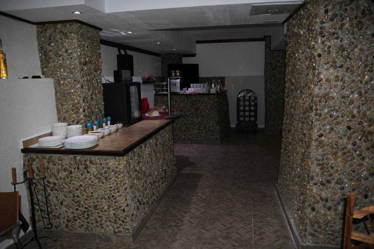 Hotel Doi Taurasi Afumati Екстер'єр фото