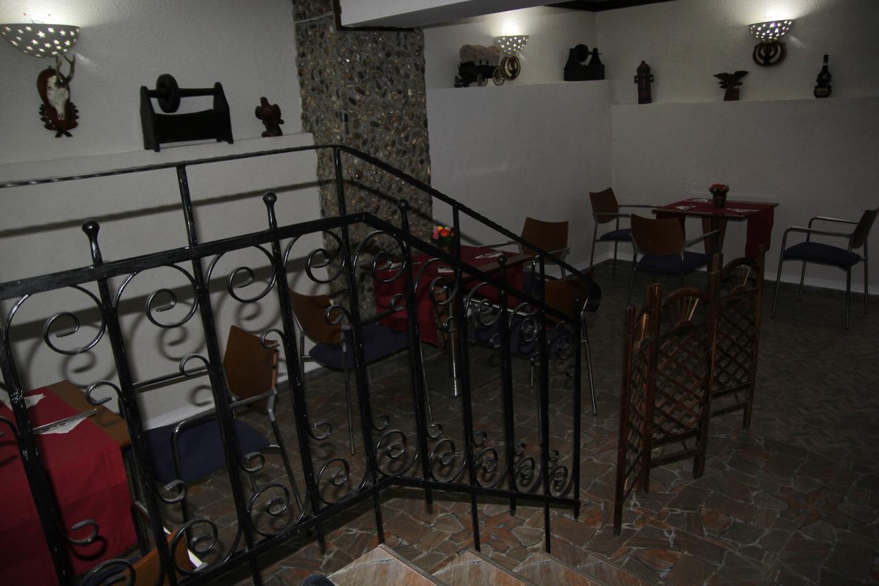 Hotel Doi Taurasi Afumati Екстер'єр фото